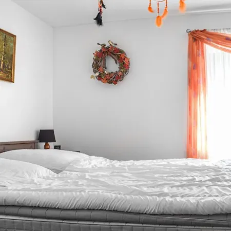 1 Bedroom Nice In Apartment